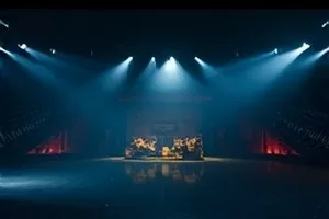 凌晨四点的电台封面，深夜直播间与调音台红色指示灯
